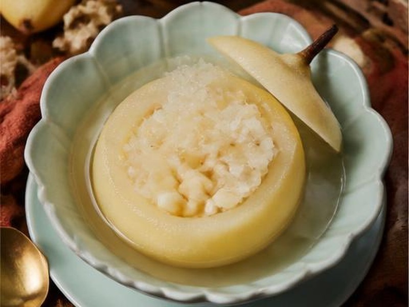 Honey-Poached Pear & Lily Bulb — 蜂蜜百合燉雪梨