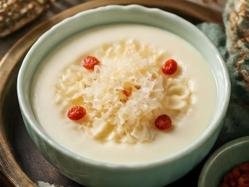 White Fungus, Lily Bulb & Egg-White Steam — 百合銀耳蒸蛋白