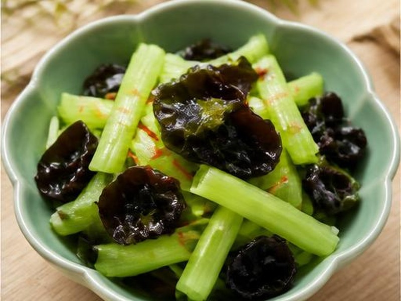 Celery, Kelp & Wood Ear Salad — 涼拌芹菜海帶木耳